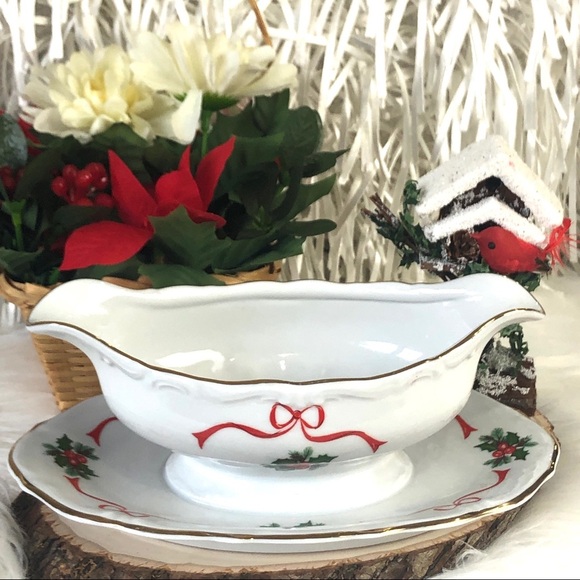 VINTAGE Christmas “Holiday Ribbons” Gravy Boat Twin Spouts WALBRZYCH  serving pi - Picture 2 of 11